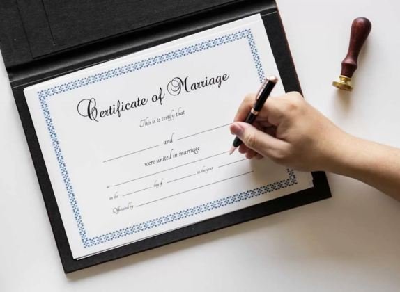 Matrimonio por papeles y divorcio
