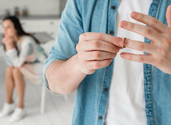 demanda de divorcio con mentiras